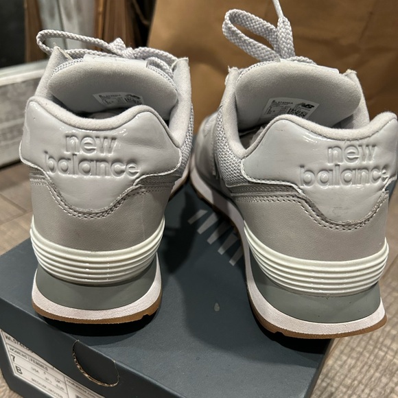 WMNS NEW BALANCE
574 LIFESTYLE METALLIC LEATHER SNEAKERS WOMAN GREY - Picture 9 of 14